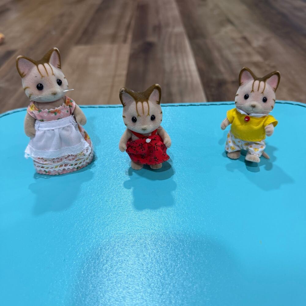 Calico Critters Stripe Cat Family Lot of 3 Sylvanian Families Flocked Figures - Picture 4 of 4